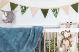 DIY : Peindre un mur montagne pour une chambre d’enfant